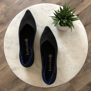 Rothys solid black pointed toe ballet flats size 9